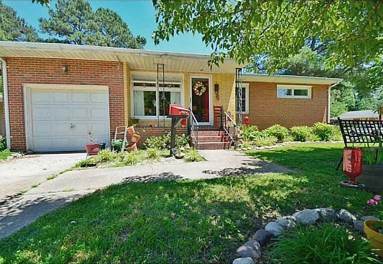 Brick rancher with 1 car garage