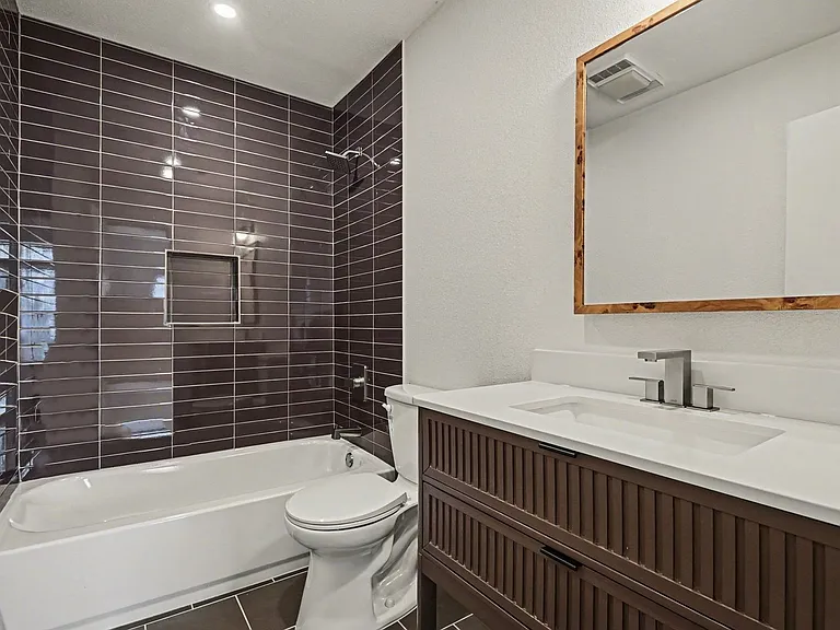 2103 Mistletoe Ave — Photo 8