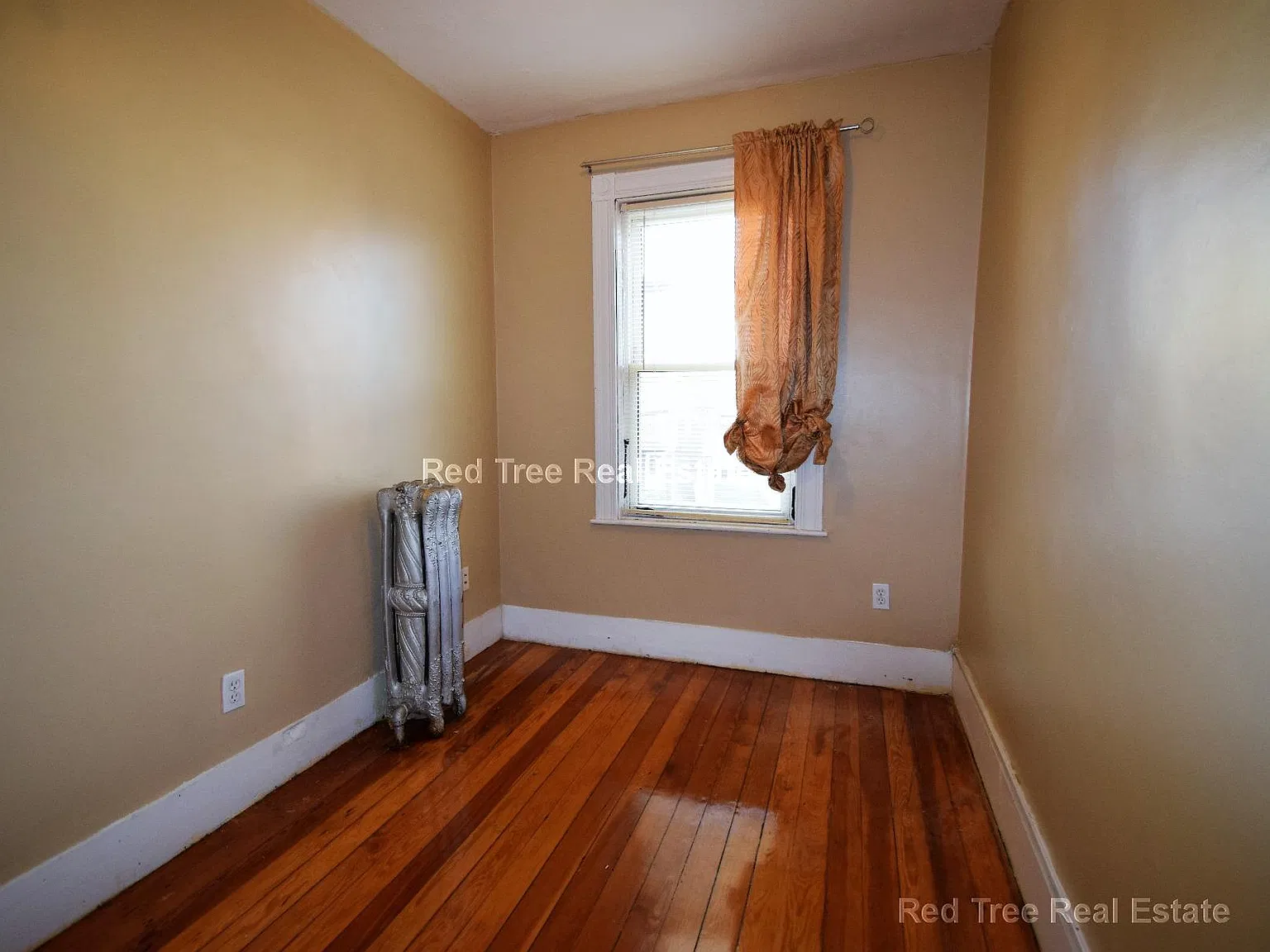 6 bed, 9999 sqft, $5,400 — Photo 3