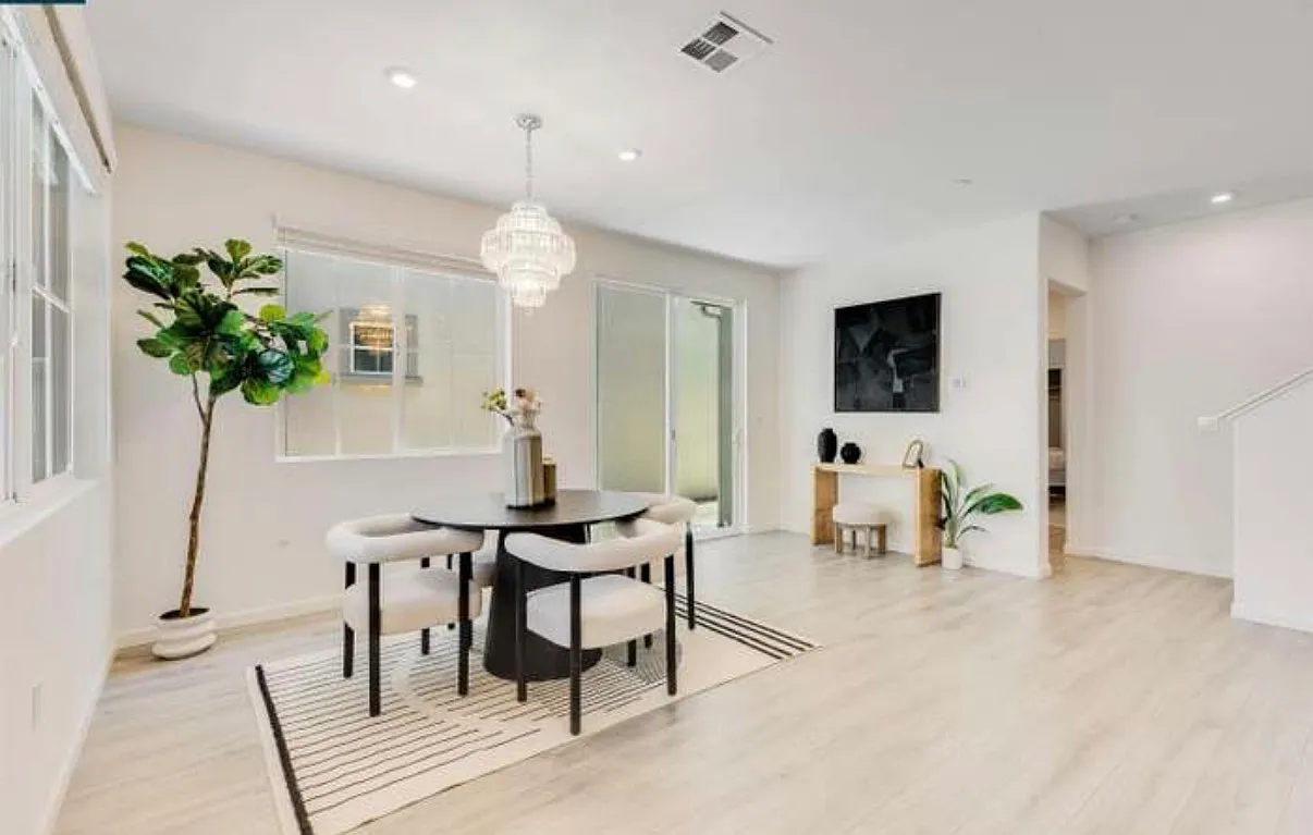 4 bed, 2230 sqft, $1,000 — Photo 1