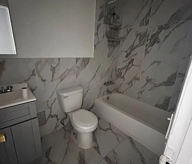 176 Oak St — Photo 2