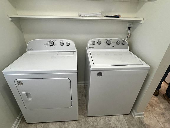 5th image of 2124 Corinne St