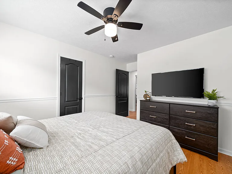 Athena Dr — Photo 24