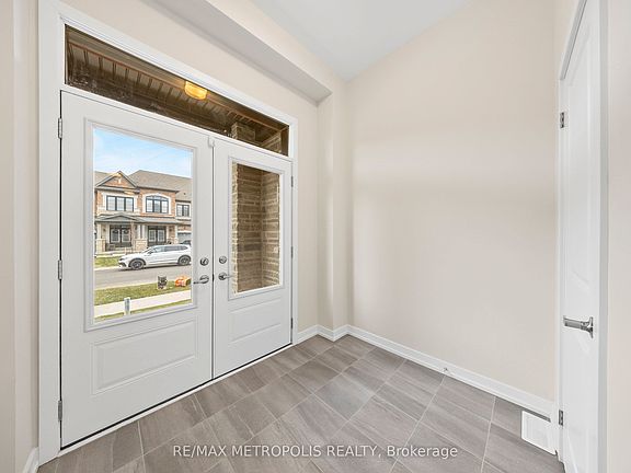 5th image of 38 Singhampton Rd