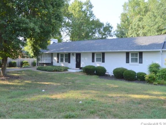 2nd image of 106 Castlewood Dr