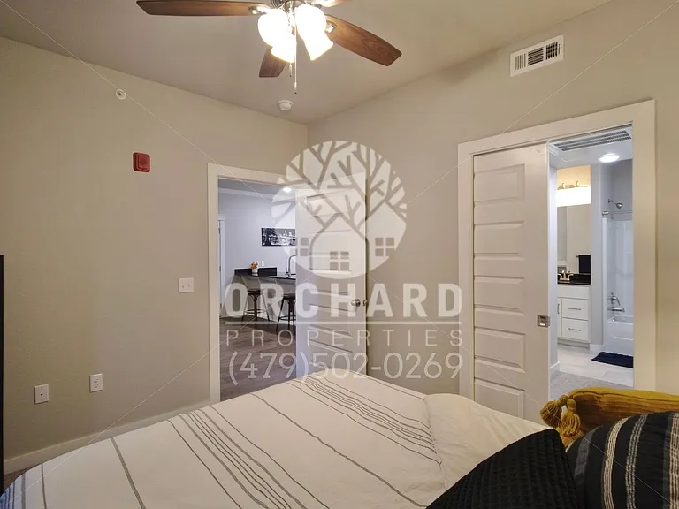 1900 E Brookview Dr — Photo 11