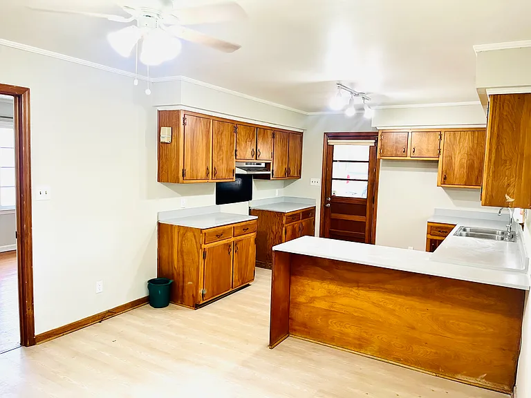 2417 Alandale Dr — Photo 4