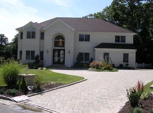 6 Fathers Ct, Dix Hills, NY 11746