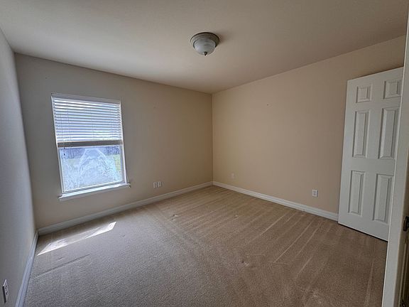 5th image of 215 Avondale Ln
