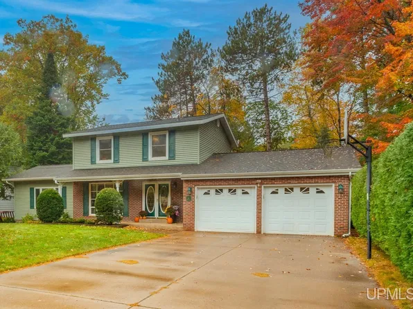 19 Elder Dr, Marquette, MI 49855