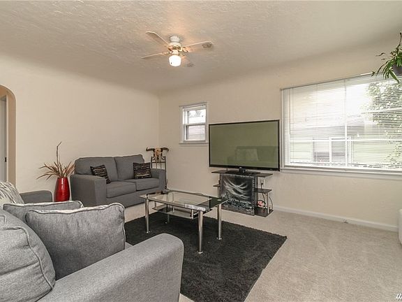 5th image of 213 O St NE