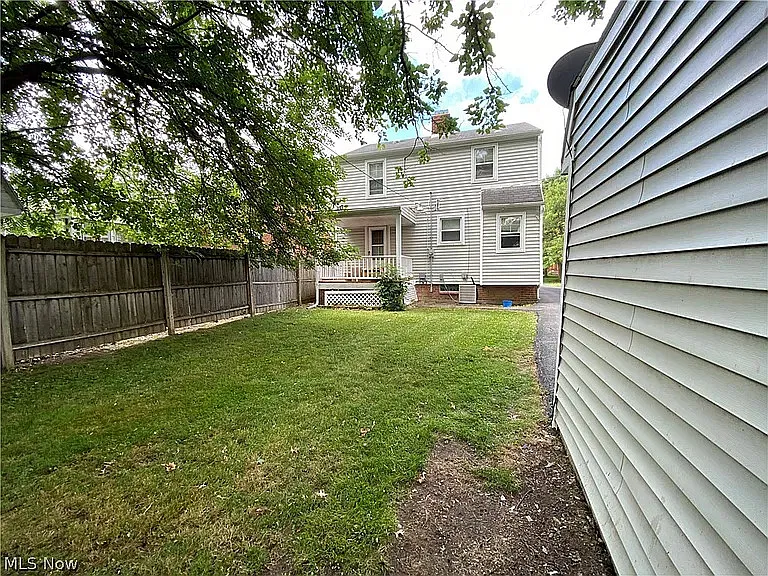 3 bed, 1.5 bath, 1598 sqft, $1,900 — Photo 4
