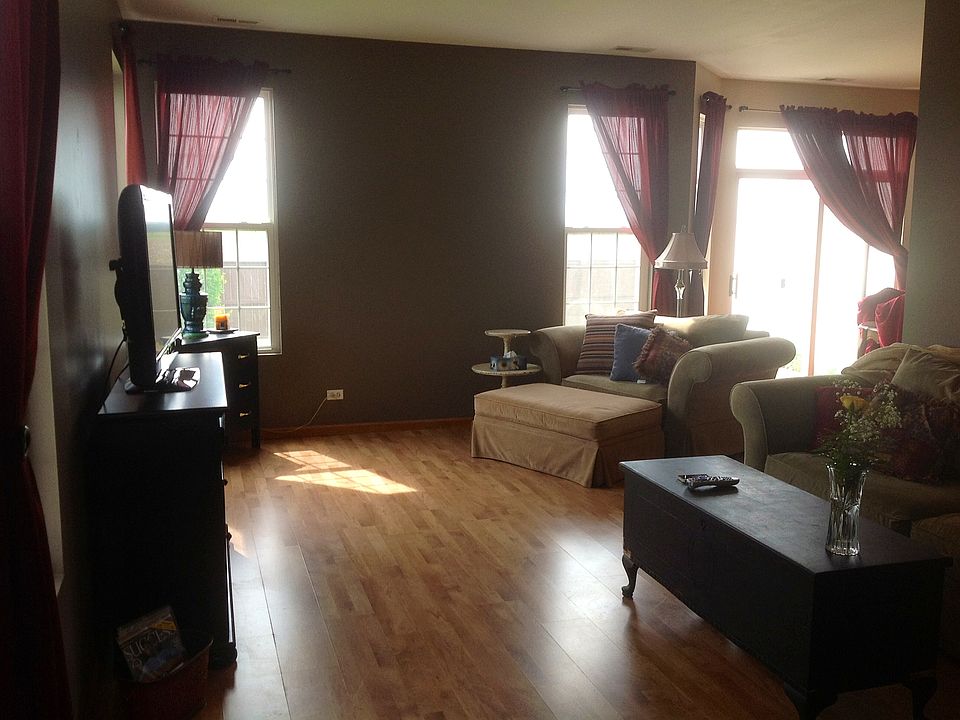 1st image of 323 Parkside Dr