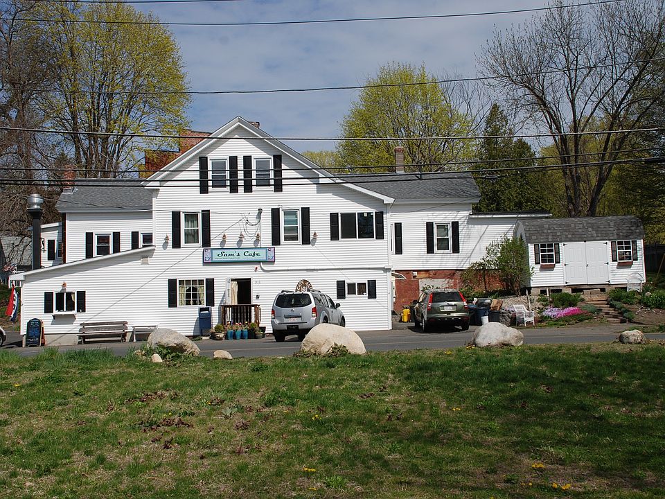 Commercial Cafe w/2 apts