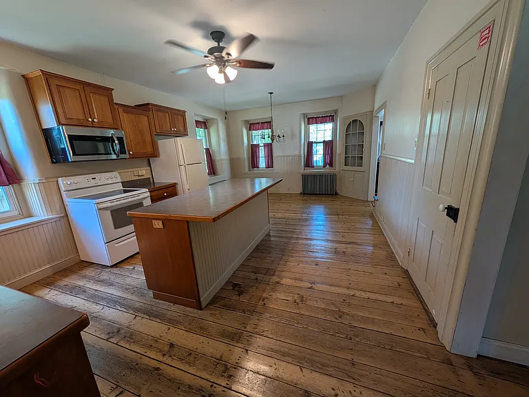 9413 Kings Hwy — Photo 5
