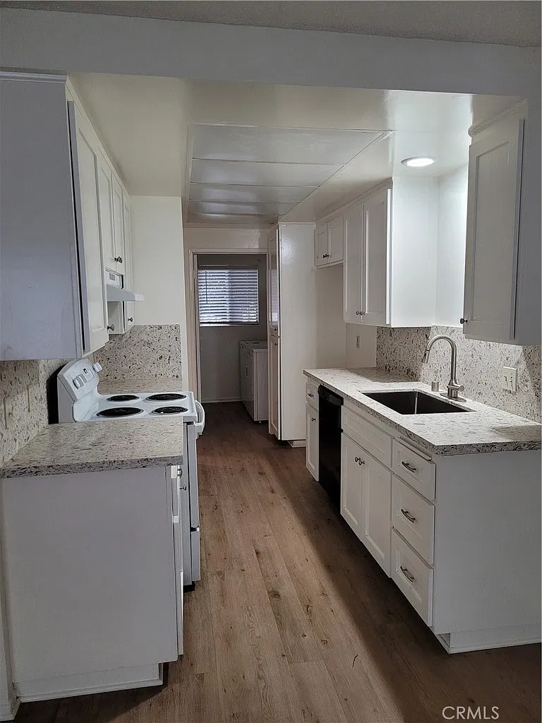 3 bed, 2.5 bath, 1800 sqft, $3,500 — Photo 1