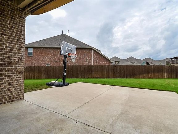 4th image of 320 Prairie Hill Trl