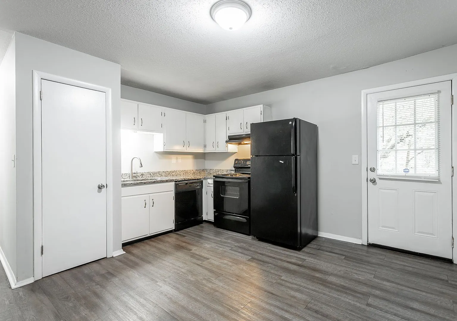 113 Goodson Ave — Photo 2