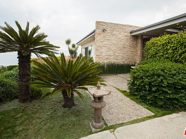 1409 Lachman Ln — Photo 9