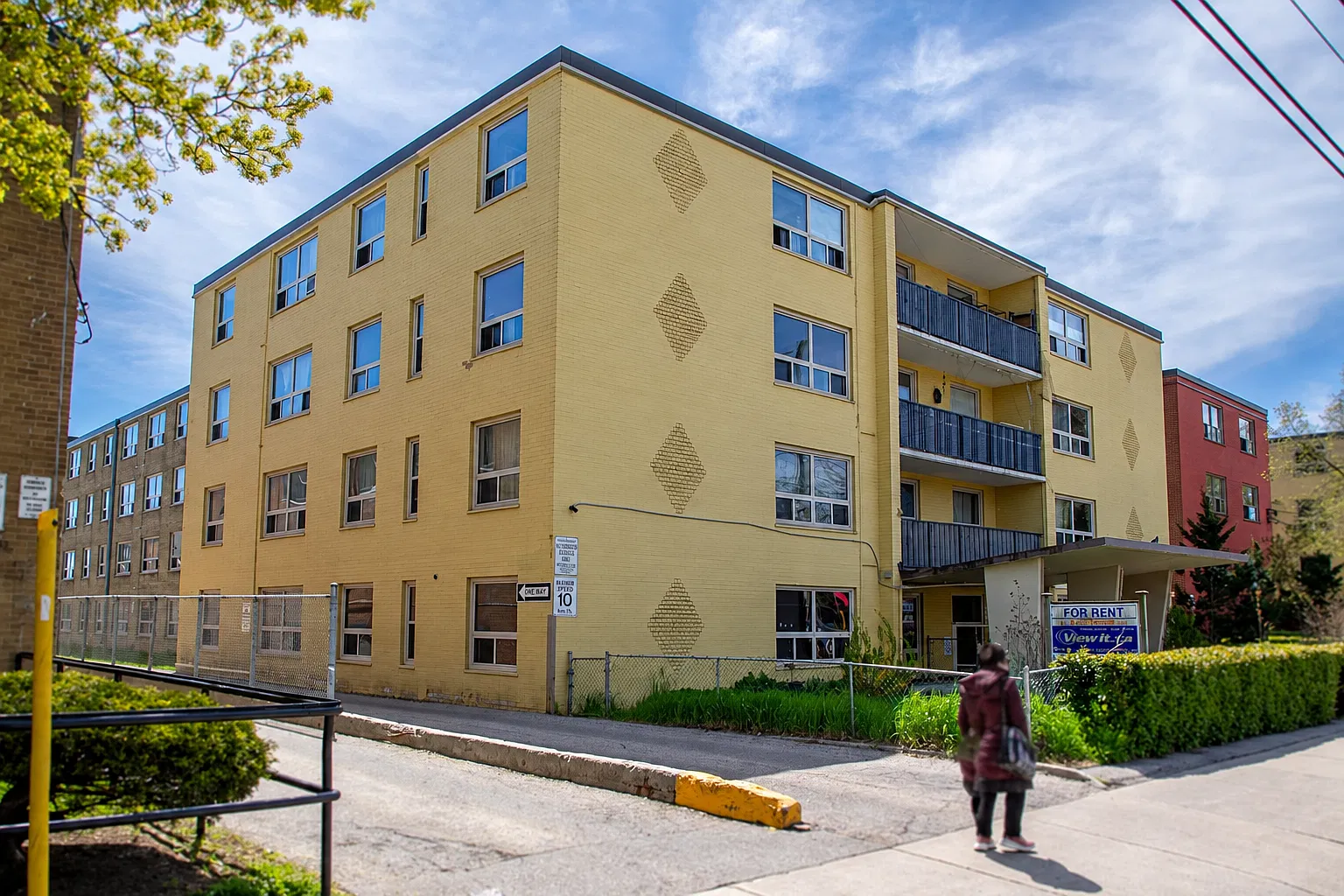 320 - Lake Shore Blvd W — Photo 1