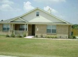 121 Parkland Dr, Cedar Creek, TX 78612