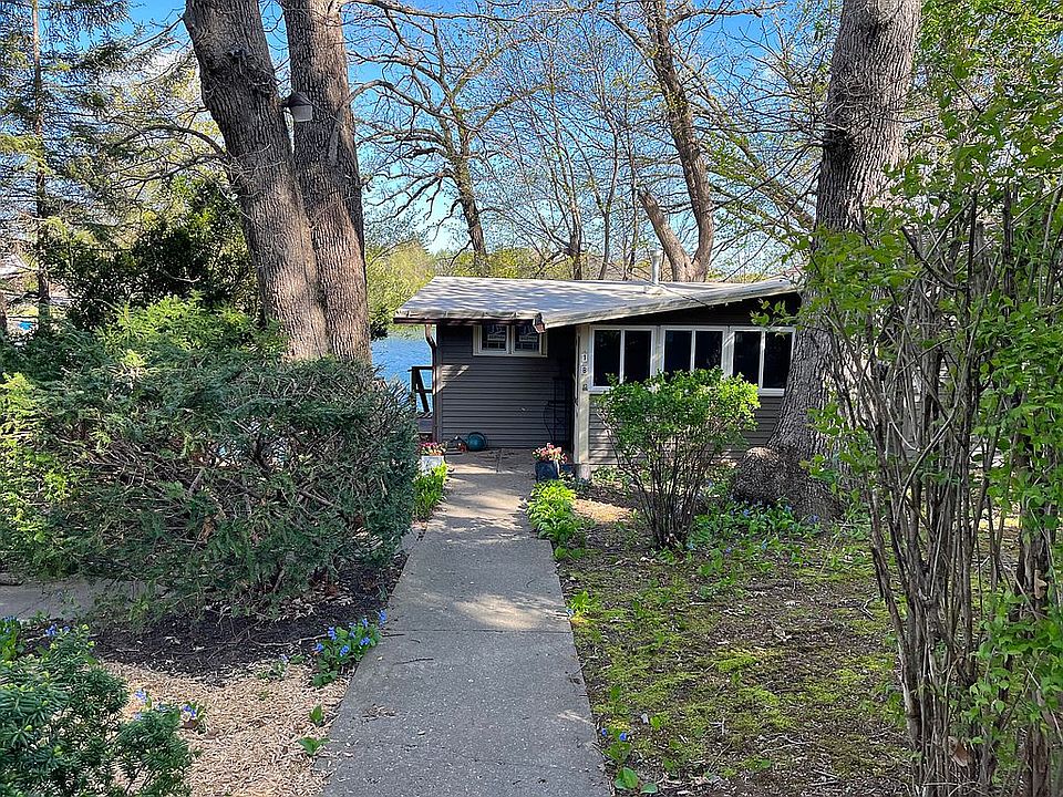 1st image of 18 Woody Dr