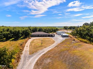 280 Leisure Ln, Clint, TX 79836