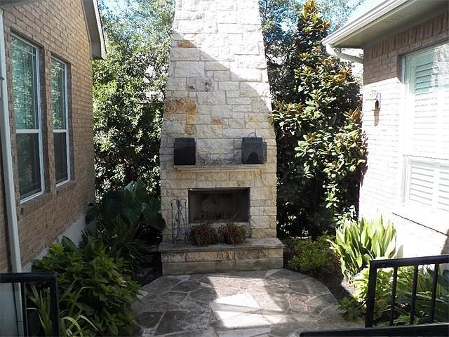 1st image of 2283 Park Place Cir
