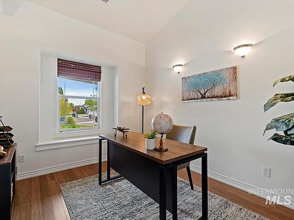 5th image of 1827 W Creek Ct