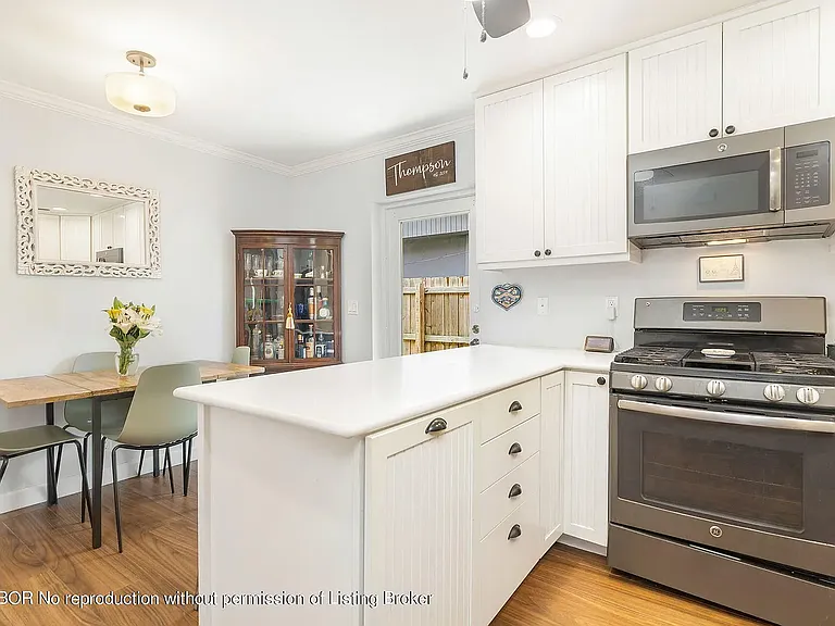 9000 Sunset Rd — Photo 2