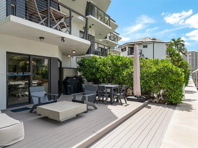 3560 W Fairview St — Photo 36