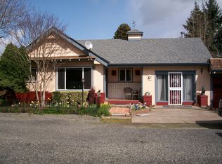 140 SE 3rd St, Dundee, OR 97115