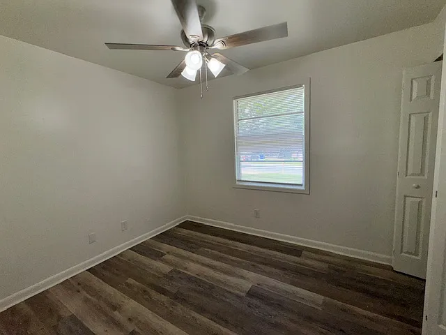 920 Rosewood Dr — Photo 13