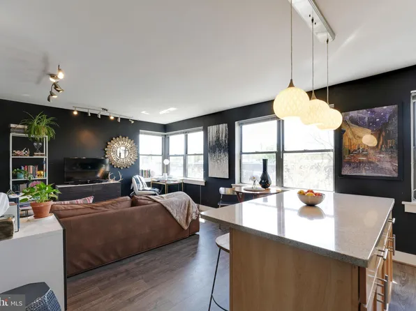 212 Oakwood St SE APT 322, Washington, DC 20032