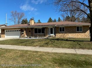 1003 Hampshire Dr, Saint Johns, MI 48879