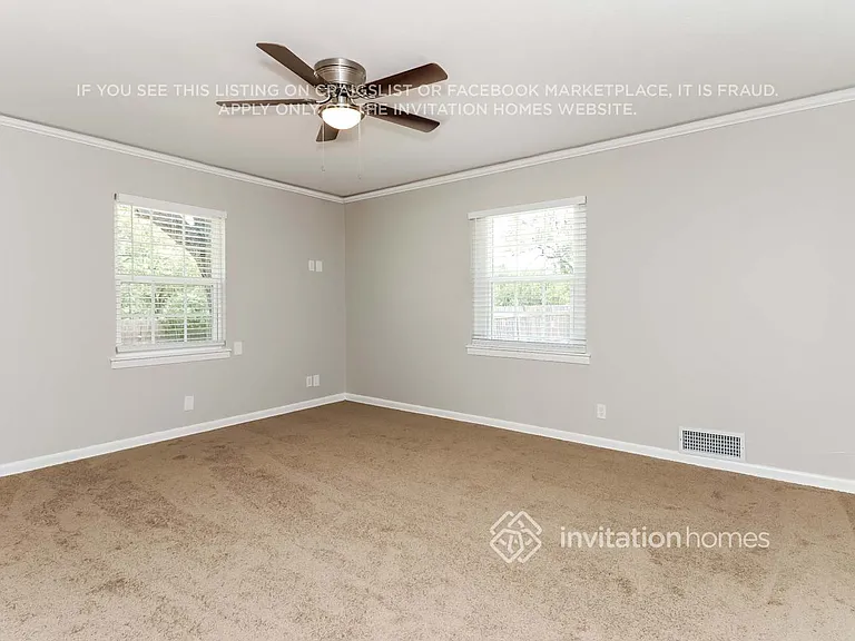 310 E Huitt Ln — Photo 10