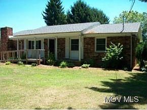 1st image of 40 E Lake Ln