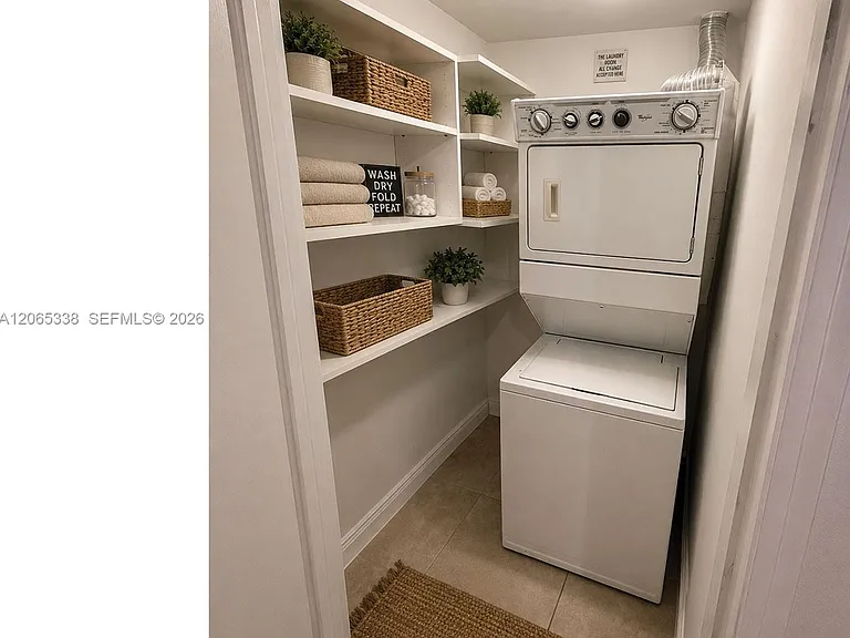 61 SW 13th St #1 — Photo 6