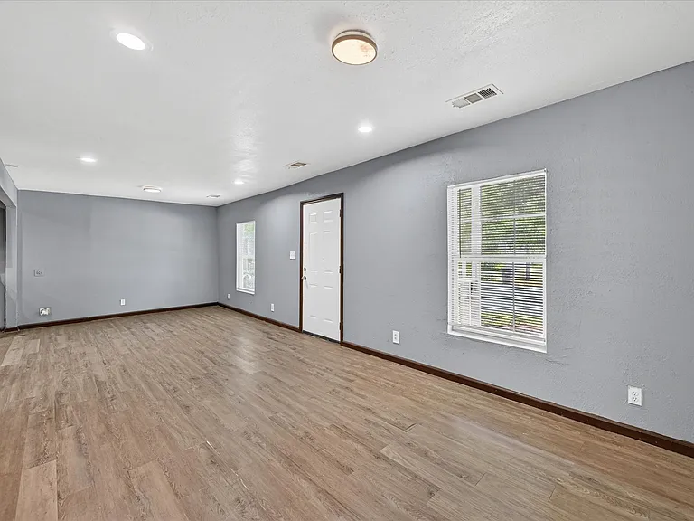 601 Royal St — Photo 13