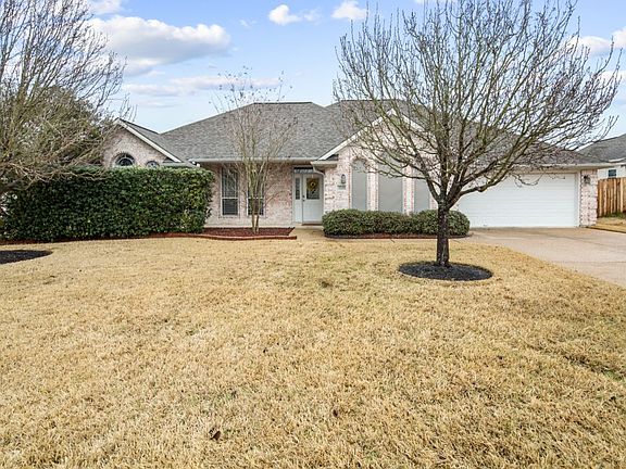 3rd image of 3705 Bridle Trails Ct