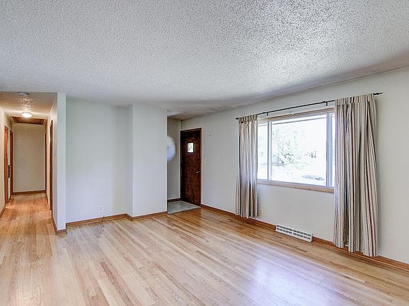 2nd image of 2523 W Lindenwood Ave