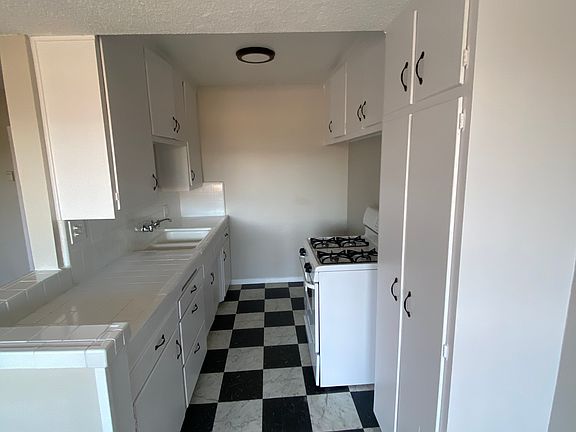 4th image of 1635 N Hobart Blvd #21