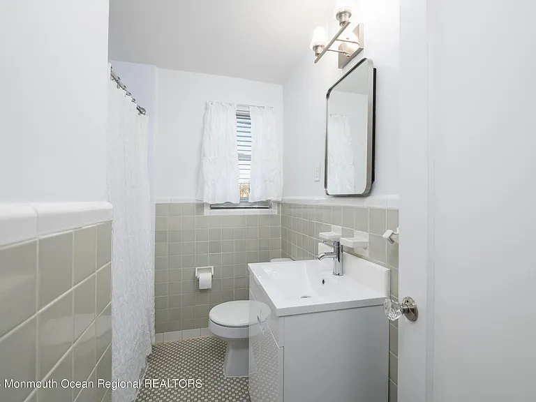19 Manor Dr — Photo 11
