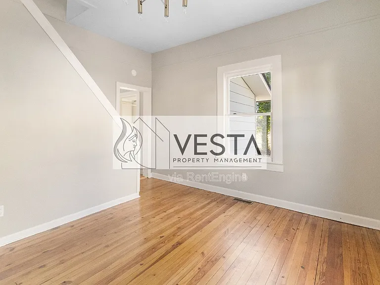 555 Baldwin Ave — Photo 10