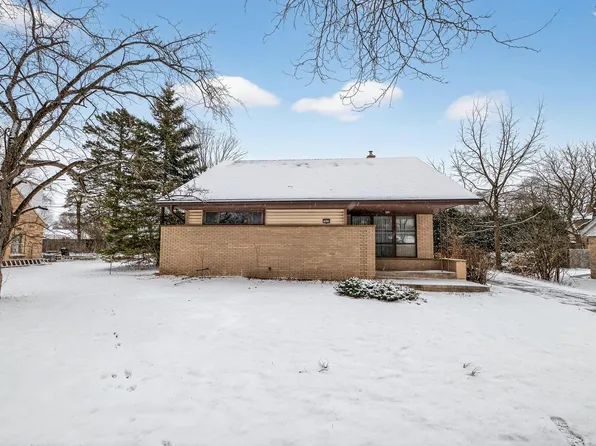 7470 North Navajo ROAD, Fox Point, WI 53217