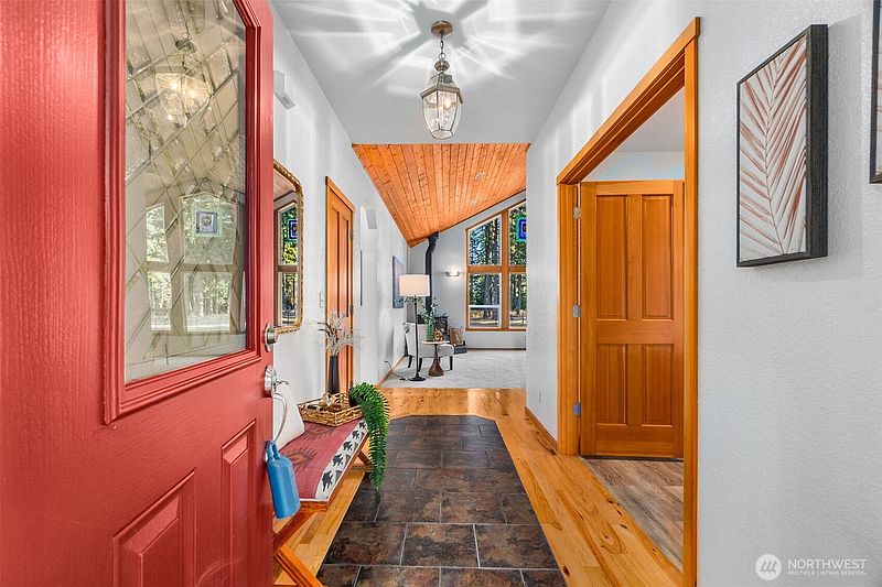 4th image of 14723 McIntosh Lane SE