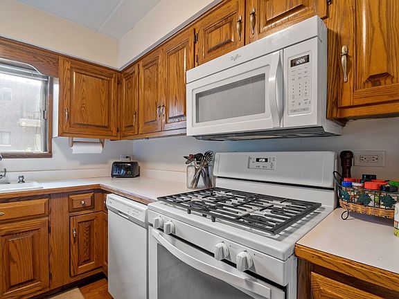 5th image of 60 W Pier Dr #103