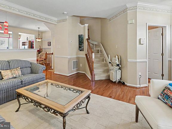 5th image of 1328 Lewis Ln