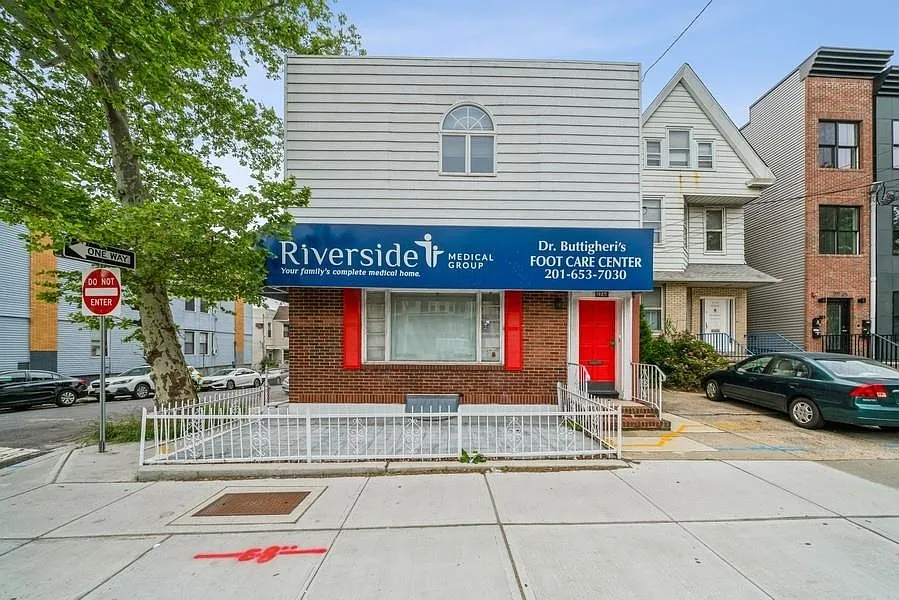 2761 Kennedy Blvd #1