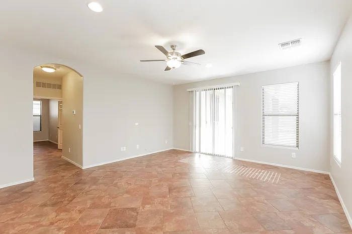 3 bed, 2.0 bath, 1701 sqft, $2,195 — Photo 4